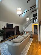 Quiet and Cozy Chalet Retreat - Renovated