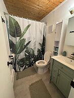 Quiet and Cozy Chalet Retreat - Renovated