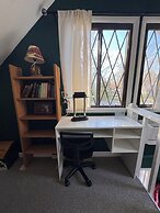 Quiet and Cozy Chalet Retreat - Renovated
