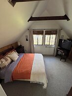 Quiet and Cozy Chalet Retreat - Renovated