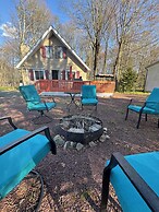 Quiet and Cozy Chalet Retreat - Renovated