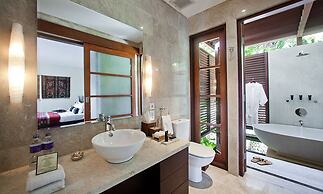 Cliffront Tropical Villa Cantik