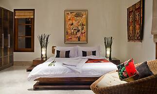 Cliffront Tropical Villa Cantik