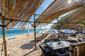 Cliffront Tropical Villa Cantik