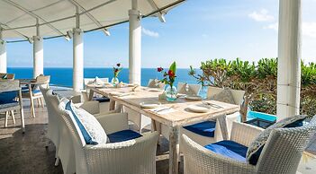 Cliffront Tropical Villa Cantik