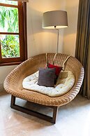 Cliffront Tropical Villa Cantik