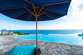 Cliffront Tropical Villa Cantik