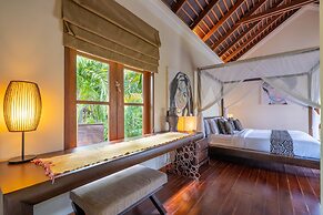 Cliffront Tropical Villa Cantik