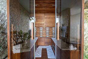 Cliffront Tropical Villa Cantik