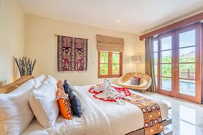 Cliffront Tropical Villa Cantik