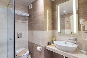 King Maron Wellness Beach Hotel