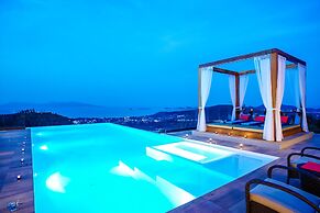 Luxury Villa Crystal Blue