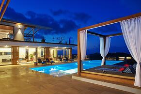 Luxury Villa Crystal Blue