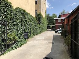 City of The Kings Piano Apartment