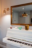 City of The Kings Piano Apartment