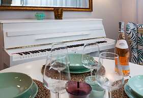 City of The Kings Piano Apartment