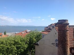 Xavier - Alfama River View by Team4You