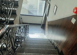 The Metropolis Guest House Near RK Ashram Metro Station