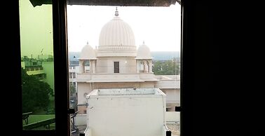 The Metropolis Guest House Near RK Ashram Metro Station