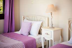 Villa Armonia - Beachfront Majestic Retreat