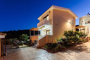 Villa Armonia - Beachfront Majestic Retreat