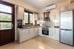 Villa Armonia - Beachfront Majestic Retreat