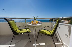 Villa Armonia - Beachfront Majestic Retreat