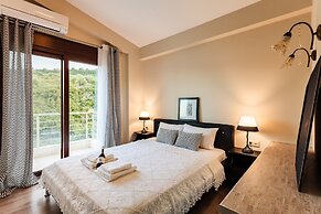 Villa Armonia - Beachfront Majestic Retreat