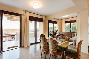 Villa Armonia - Beachfront Majestic Retreat