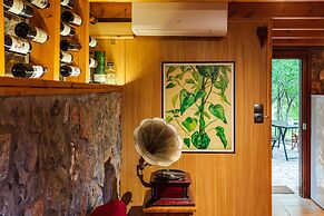 Escape in the Forest, Cosy Chalet with Home Cinema