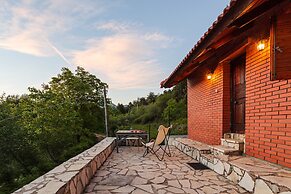 Escape in the Forest, Cosy Chalet with Home Cinema