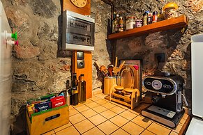 Escape in the Forest, Cosy Chalet with Home Cinema