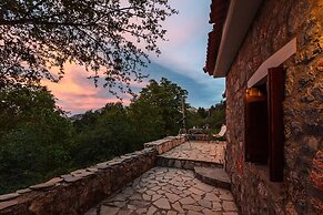 Escape in the Forest, Cosy Chalet with Home Cinema