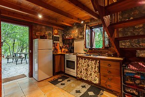 Escape in the Forest, Cosy Chalet with Home Cinema