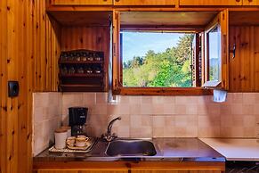 Escape in the Forest, Cosy Chalet with Home Cinema