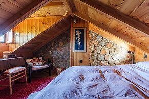 Escape in the Forest, Cosy Chalet with Home Cinema