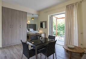 Estia Coastal Dream - Lush & Enchanting Garden Gem