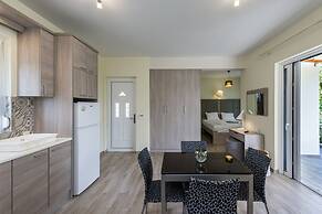 Estia Coastal Dream - Lush & Enchanting Garden Gem