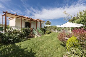 Estia Coastal Dream - Lush & Enchanting Garden Gem