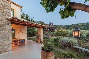 Lavender Garden Retreat - Secluded Seaside Getaway