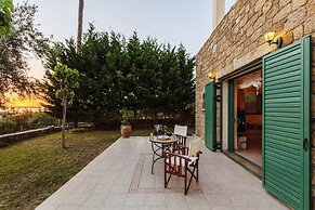 Lavender Garden Retreat - Secluded Seaside Getaway