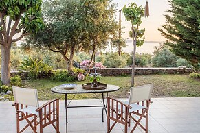 Lavender Garden Retreat - Secluded Seaside Getaway