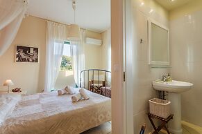 Lavender Garden Retreat - Secluded Seaside Getaway