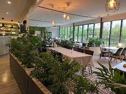 The Waterfront Lodges