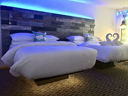 The Waterfront Lodges