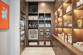 AC Hotel by Marriott Phoenix Biltmore