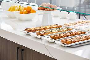 AC Hotel by Marriott Phoenix Biltmore