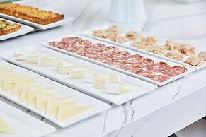 AC Hotel by Marriott Phoenix Biltmore