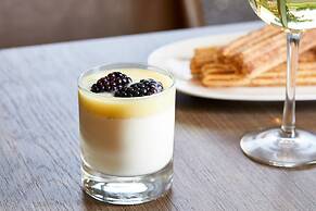 AC Hotel by Marriott Phoenix Biltmore