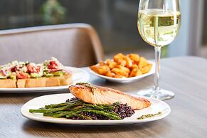 AC Hotel by Marriott Phoenix Biltmore